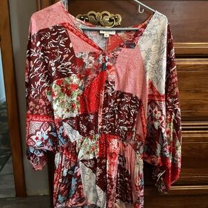 ANDREE BY UNIT Graphic Relaxed Blouse Red and Pink